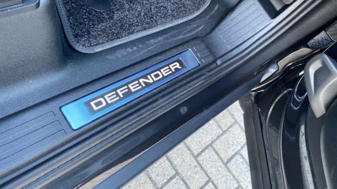 Land Rover Defender 3.0 D250 X-Dynamic SE 110 5dr Auto Diesel Estate - Image 35